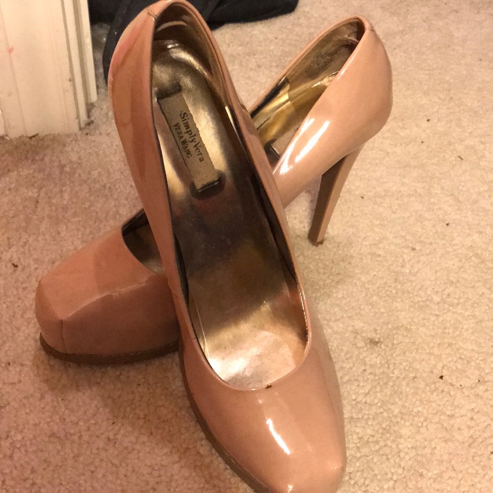 Nude Pumps